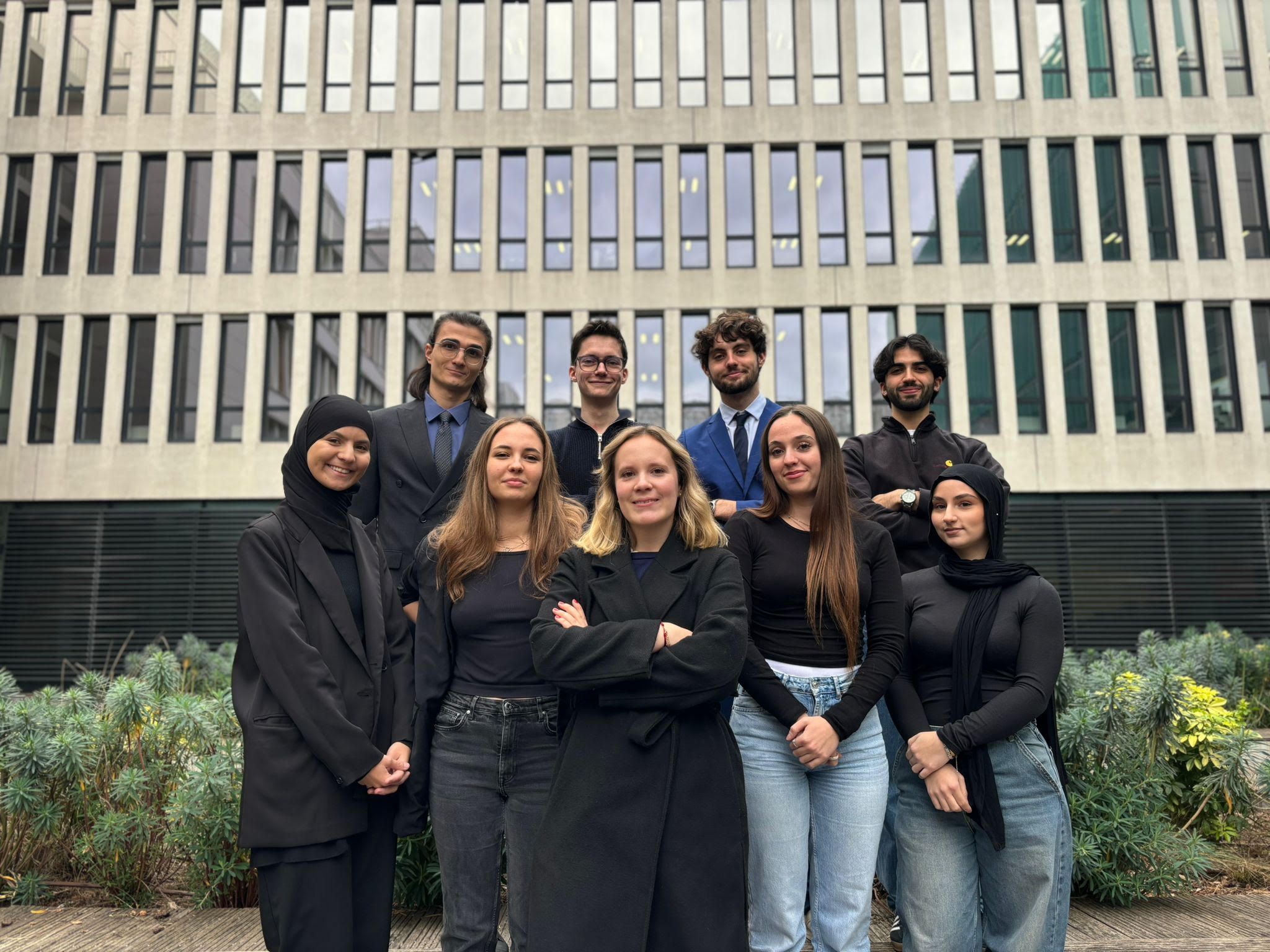 Photo de groupe de l'équipe actuelle de l'IUT Lyon 3 Junior Conseil